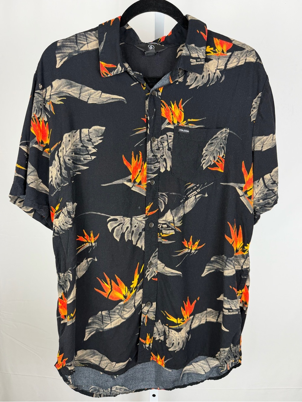 Volcom True To This Shirt L Black Tropical Bird of Paradise Viscose Button Up